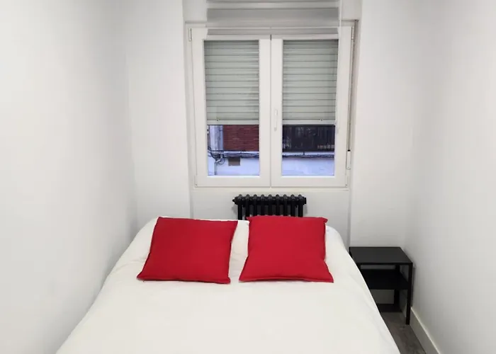 Piso Centrico, Cerca De Los Hospitales Y Centro.
